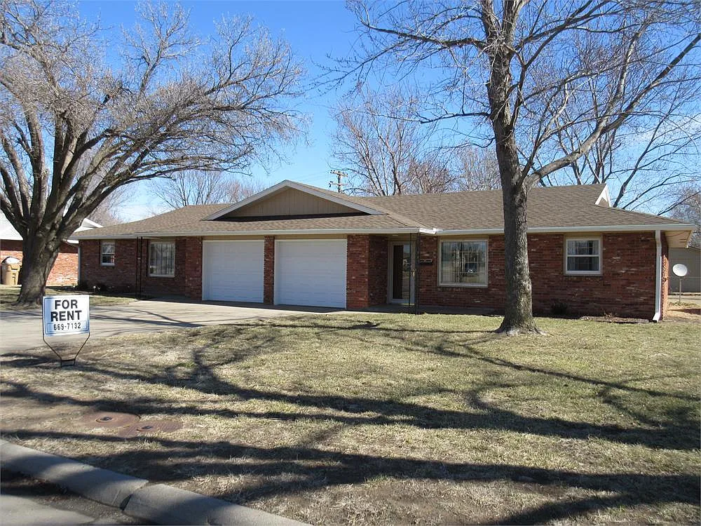 2 bed, $850 — Photo 1