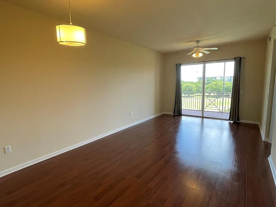 3500 Oaks Clubhouse Dr #510