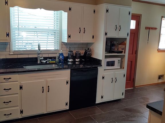 5th image of 306 Laurel Dr