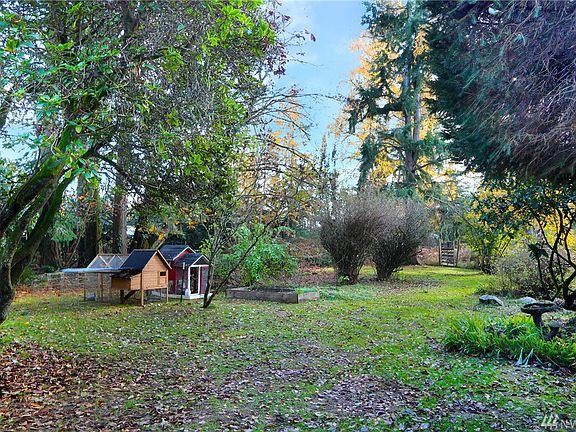Winter backyard shot of the sleeping gardens. Plenty of space for more gardens and a mini farm.