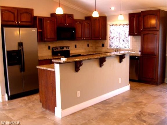 2nd image of 3582 NE 8th Pl