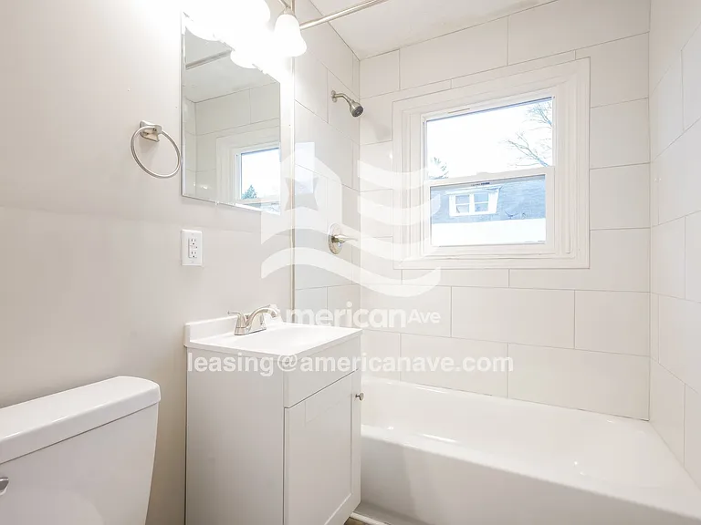 1761179_011_bathroom_13684748.jpg