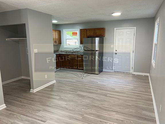 2nd image of 1020 Grace St APT B