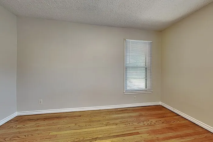 11211 Ulloa Ln — Photo 10