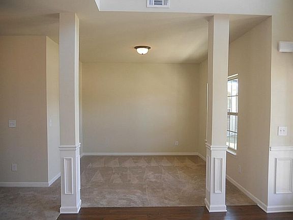 5th image of 408 Astoria Way