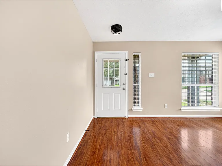 15014 Middle Oaks Blvd — Photo 6