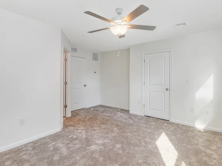 158 High Pointe Dr — Photo 15