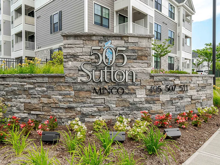 505 Sutton — Photo 39