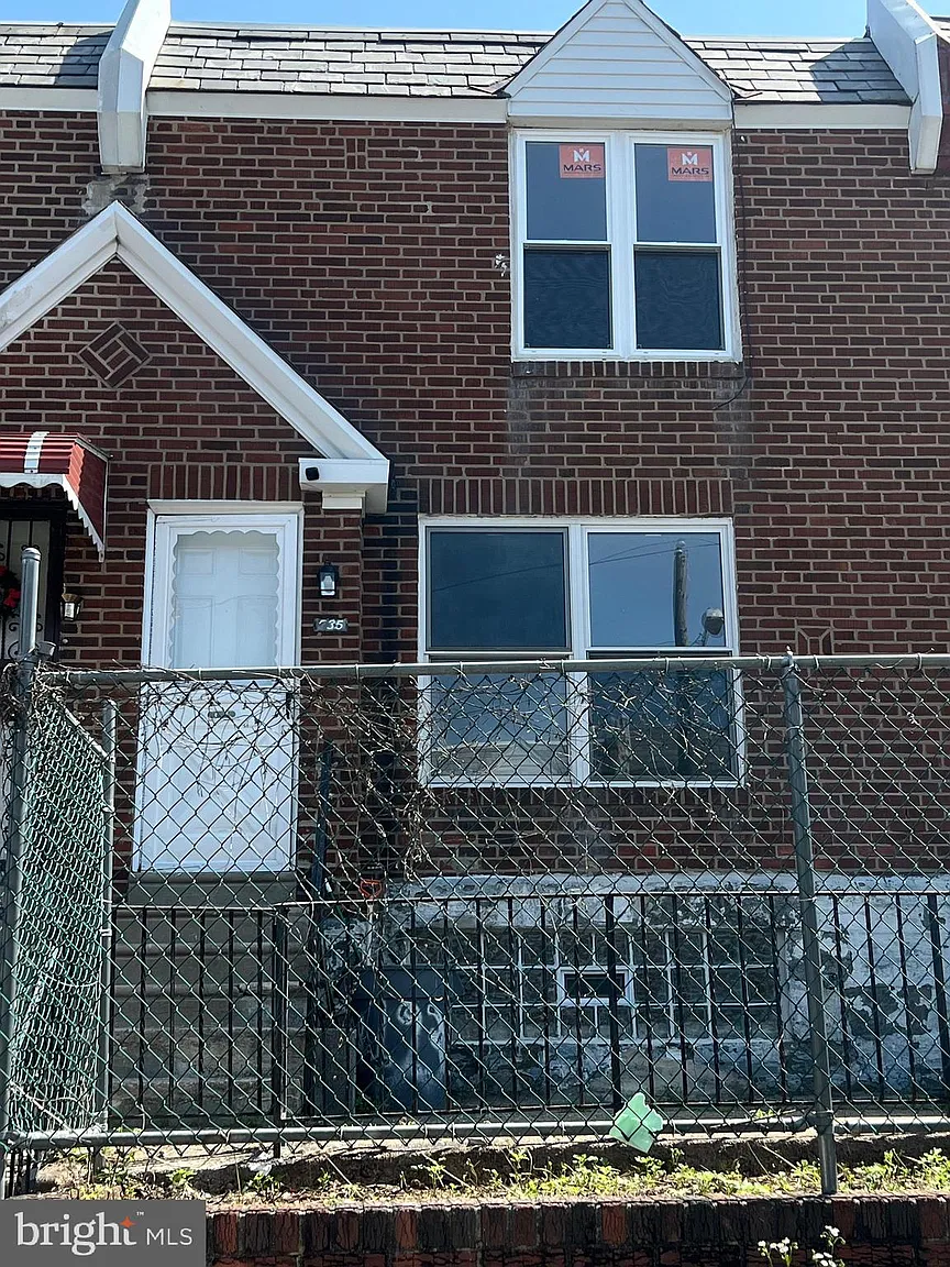 735 Landis St photo 1