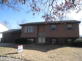 1112 Andover St, Bloomington, IL