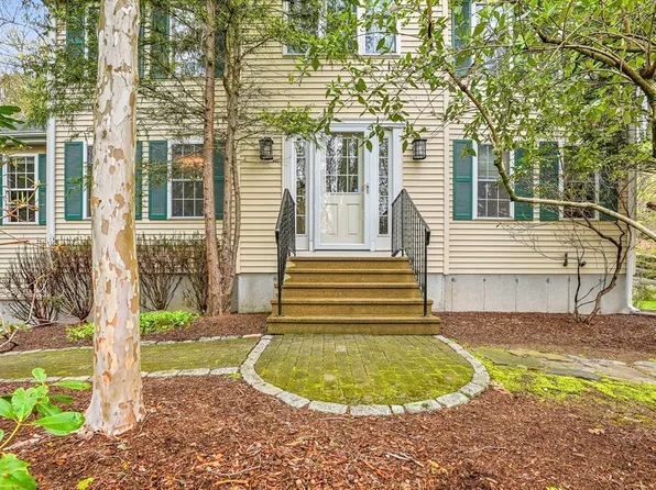 69 Warren St, Upton, MA 01568