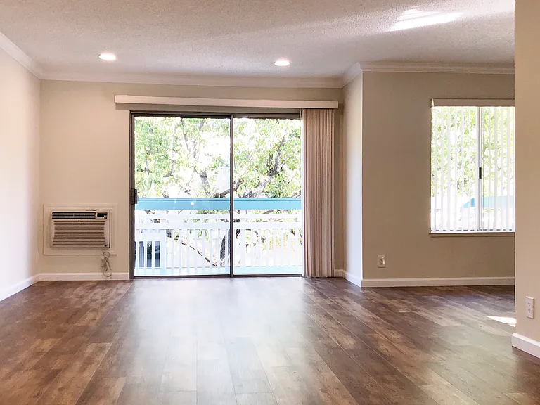 Live Oak Apartments — Photo 143
