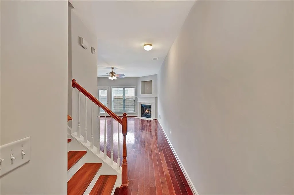 3 bed, 2.5 bath, 1728 sqft, $2,200 — Photo 4