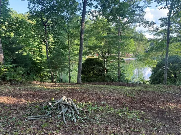 231 Crockett Lake Dr, Crossville, TN 38572