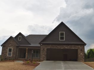 330 Montego Ln, Boiling Springs, SC 29316