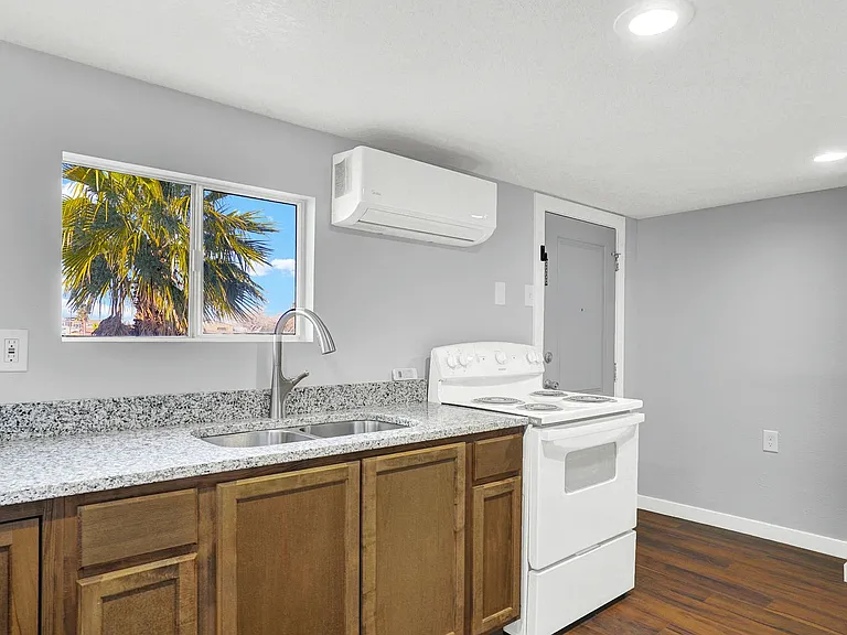 4603 Byron Street — Photo 8