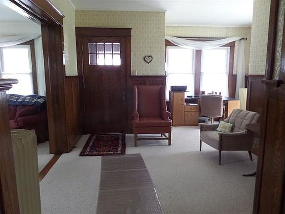 4th image of 129 N Main St