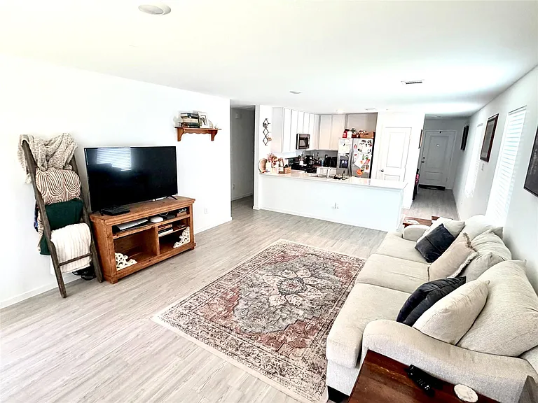 244 Houston Ave — Photo 10