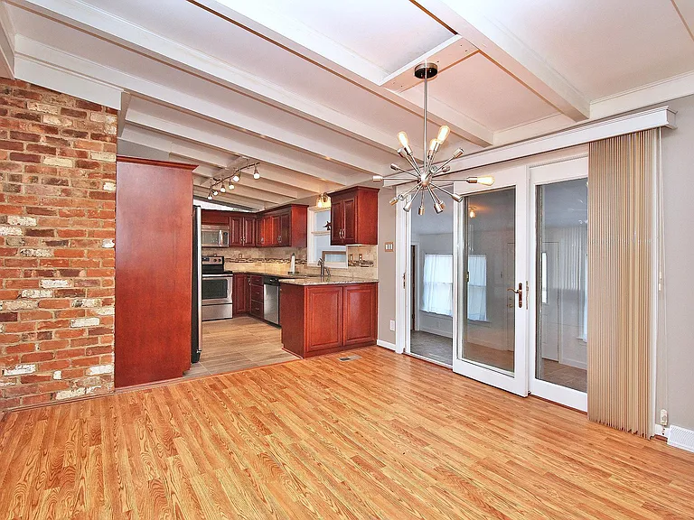 401 Scaleybark Rd — Photo 10