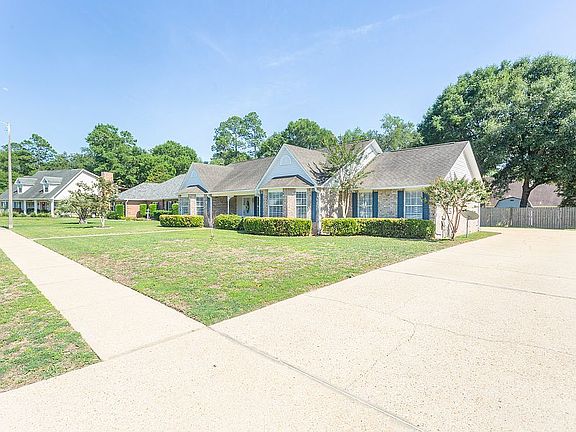 3rd image of 2711 Woodbreeze Dr
