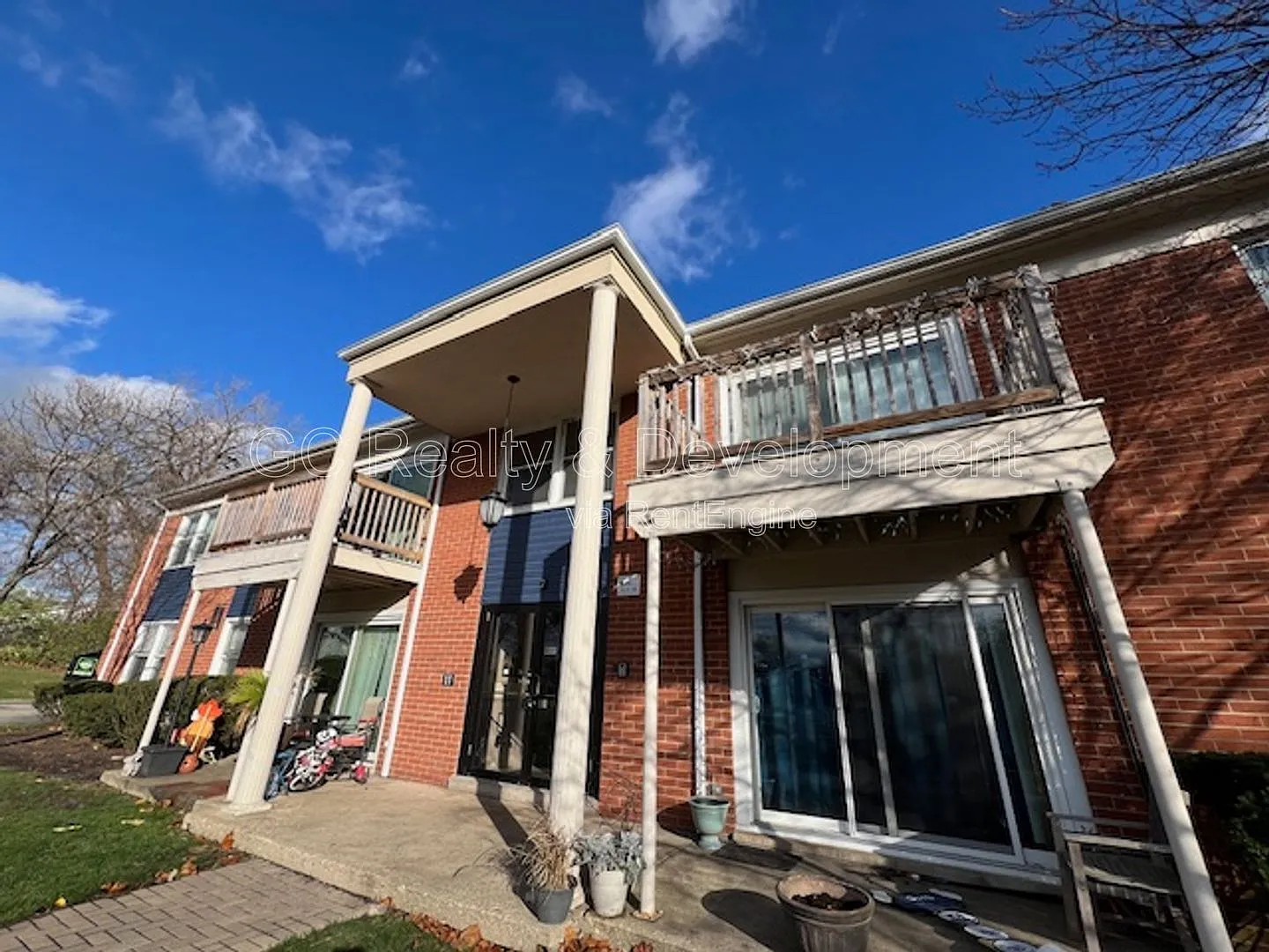 2 bed, 1.0 bath, 902 sqft, $1,625 — Photo 1