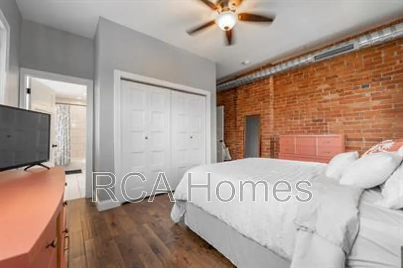 2 bed, 2.0 bath, 1150 sqft, $2,100 — Photo 2