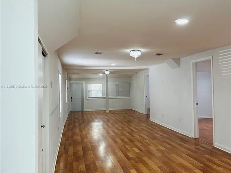 17926 SW 104th Ave — Photo 3