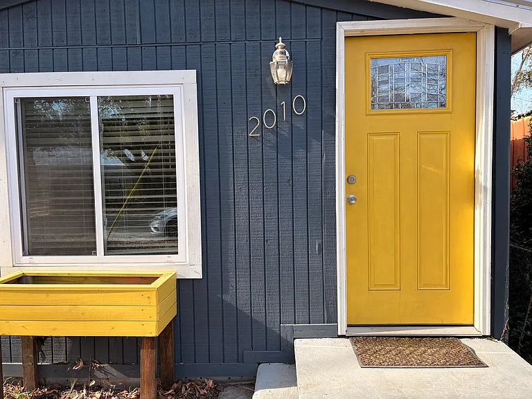 700 Railroad St — Photo 1