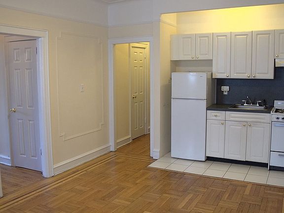 5th image of 4142 42nd St APT 4B