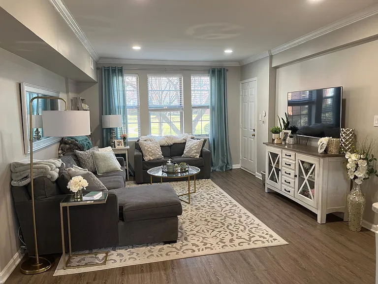 1812 N Queens Ln #217 — Photo 67