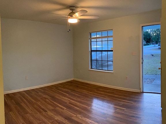 2nd image of 2212 Hickory Ct