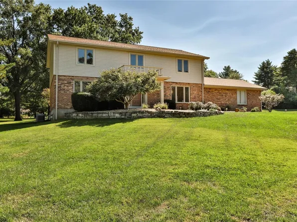 118 Petite Royale Ct, Saint Louis, MO 63141