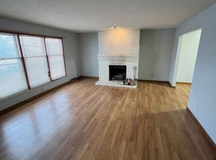 736 Olympic Dr, Waterloo, IA 50701