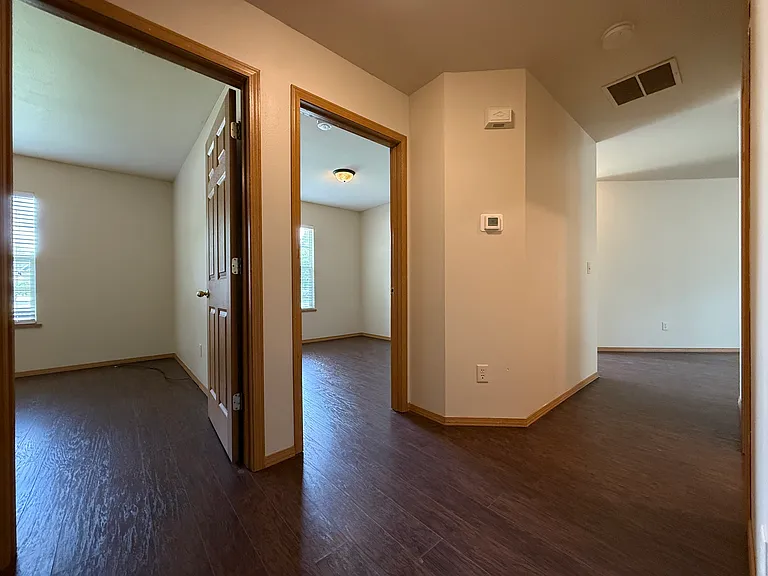 1453 S Lone Pine Ave — Photo 11