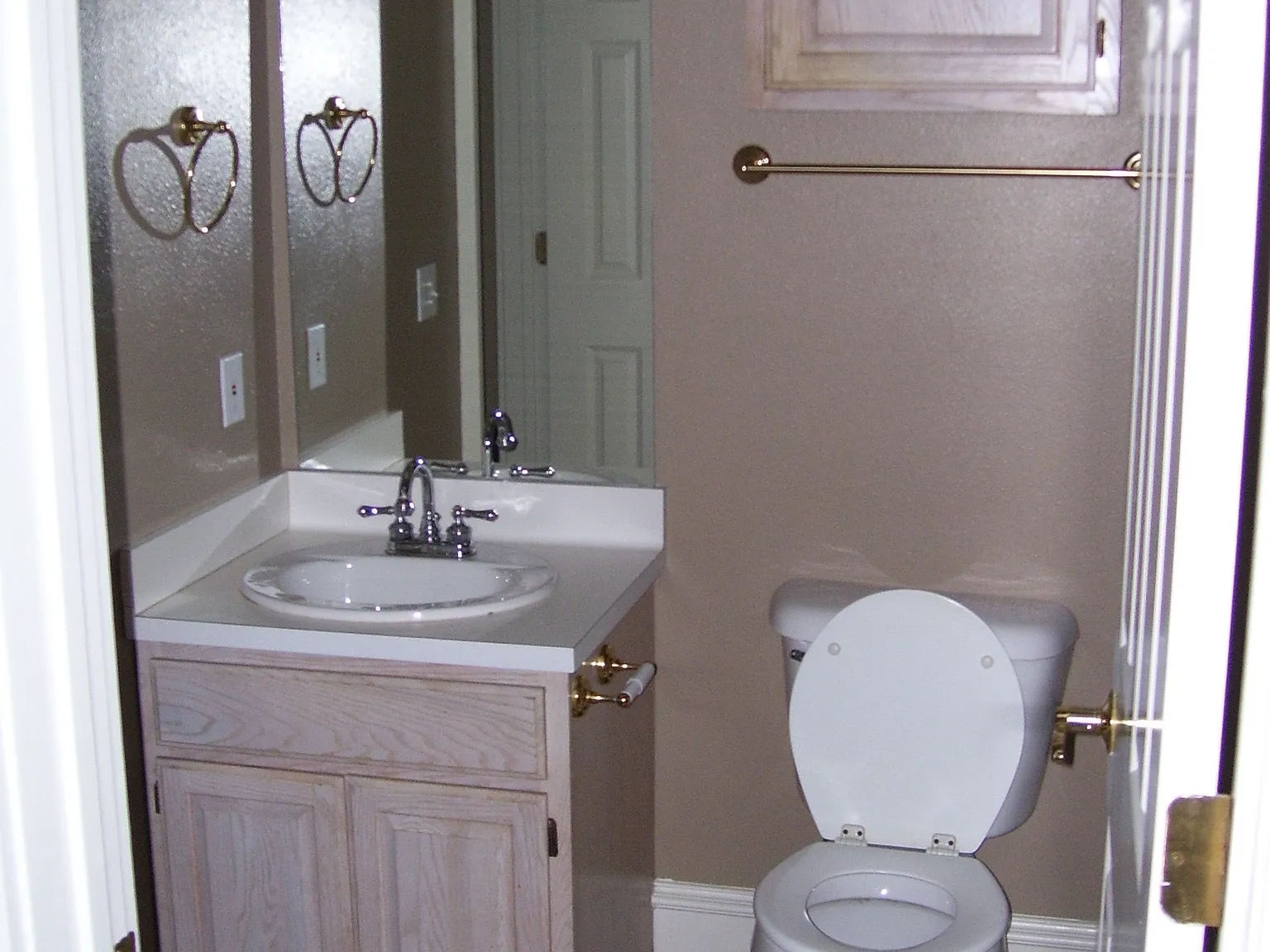340 N Campbell Ave — Photo 4