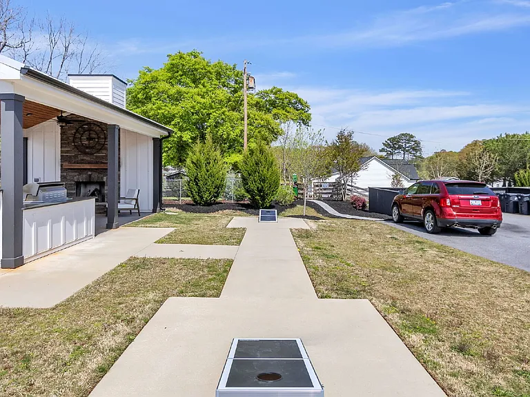 8 Tolar Rd — Photo 35