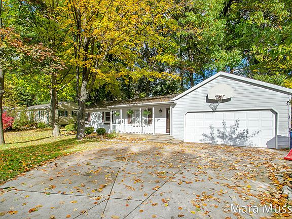 2nd image of 1231 Fallingbrook Dr SE