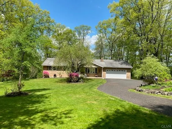 6605 Crown Ln, Zionsville, PA 18092