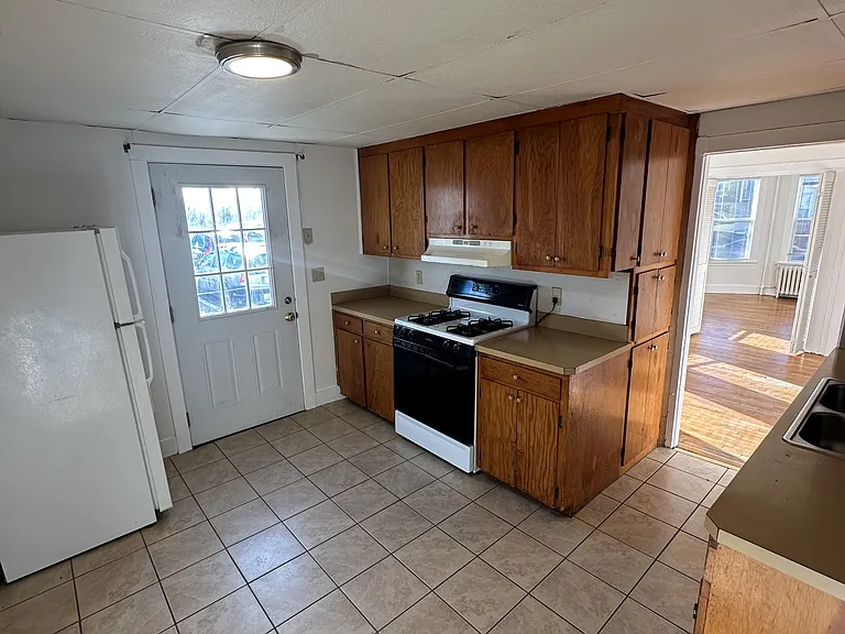 523 Washington Ave — Photo 4