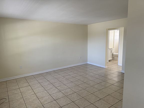 4th image of 300 Gunn Ave APT 7