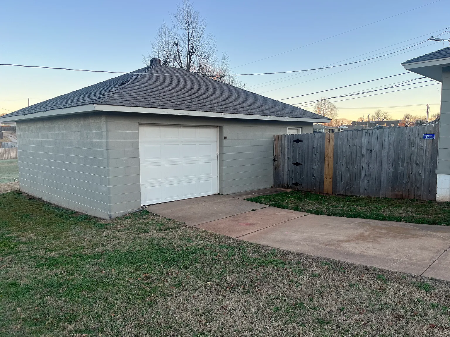 214 N Cedar St — Photo 4