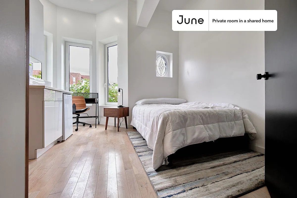 Full bedroom in 4 bed/4 bath home in Ditmas Park #1896 A — Photo 1