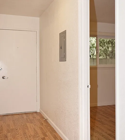 370 Staten Avenue — Photo 39