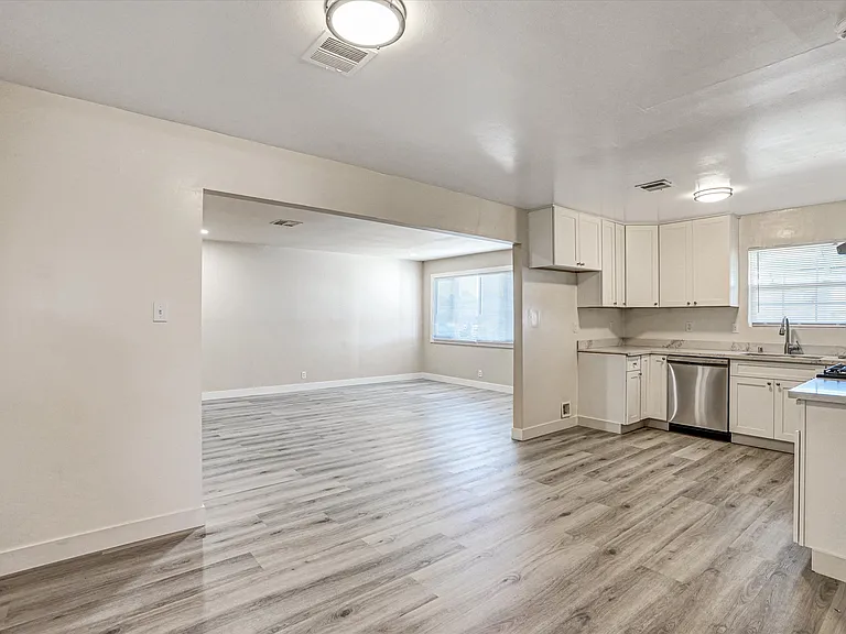 451 Wilshire Ave — Photo 11