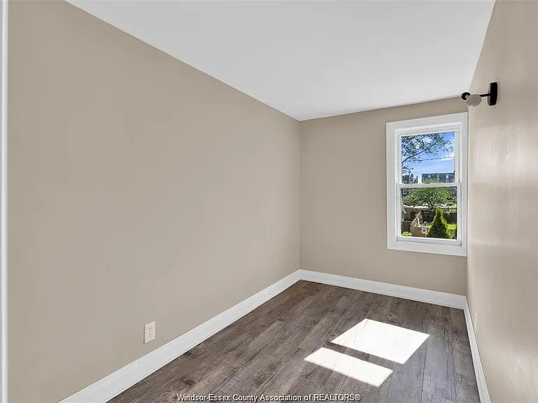 1376 Goyeau St #UPPER — Photo 8