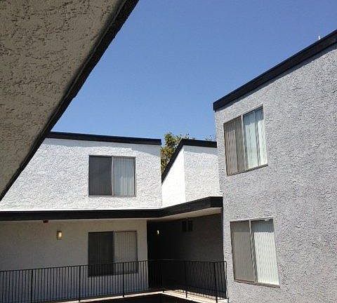 3rd image of 13760 Oxnard St APT 106