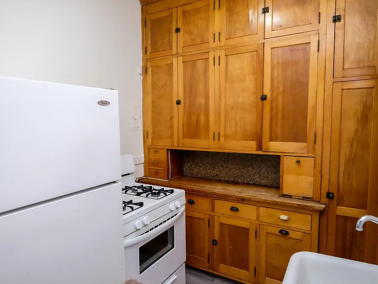 Pleasant Avenue Apartments — Photo 7