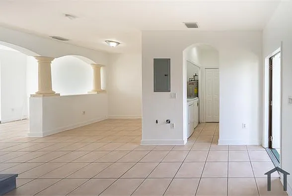 3 bed, 1302 sqft, $2,200 — Photo 3