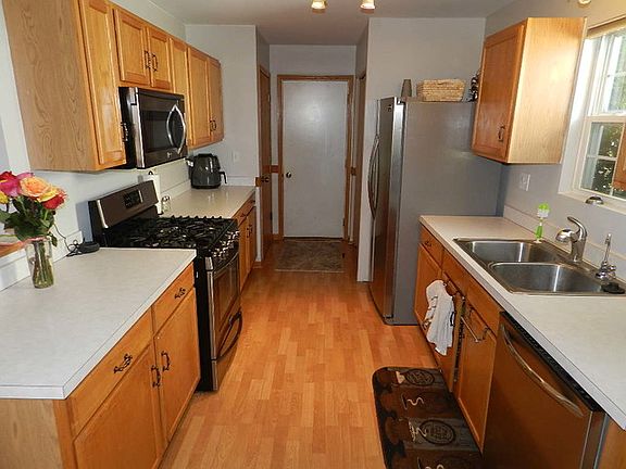 4th image of 15907 W Iroquois Dr