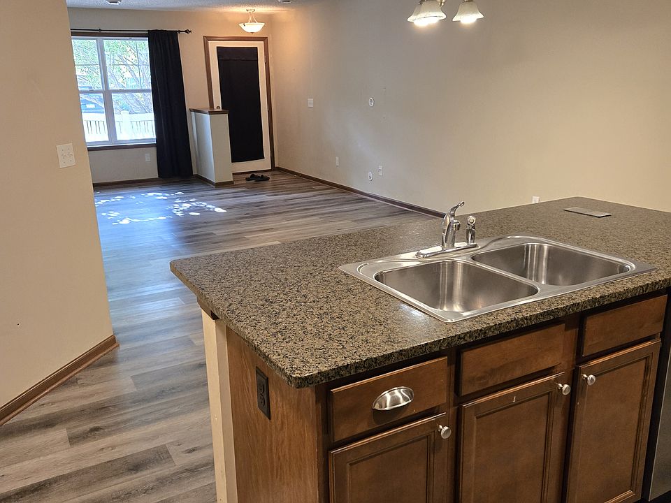 Living & Kitchen Island